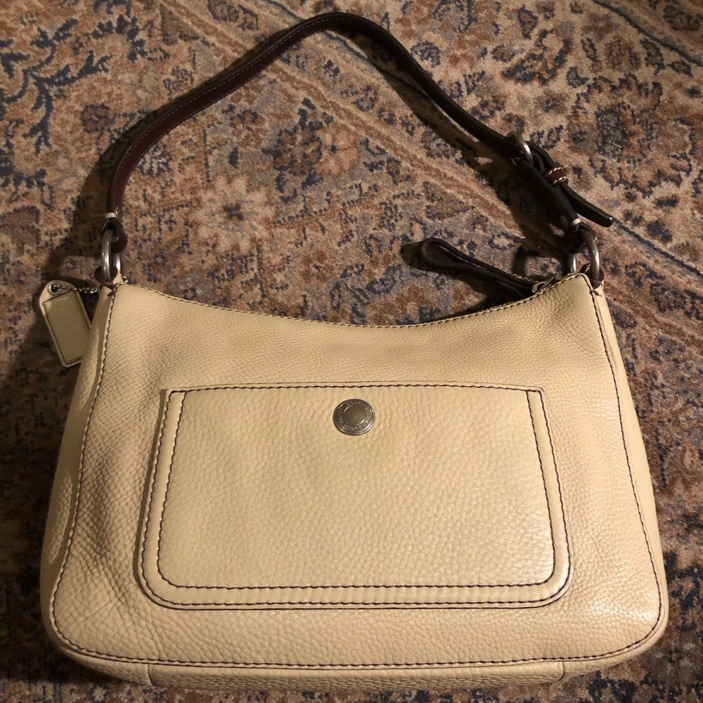 NWOT coach shoulder bag un off white leather